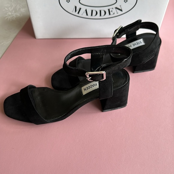 Steve Madden 2 1/2”H Block Heel Size 6.5 - Picture 3 of 5